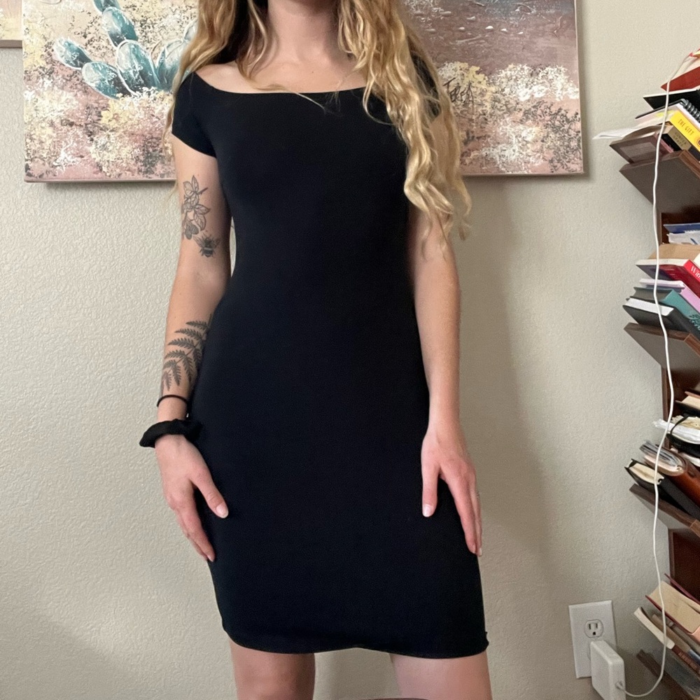 Perfect little black dress - Picture 4 of 6